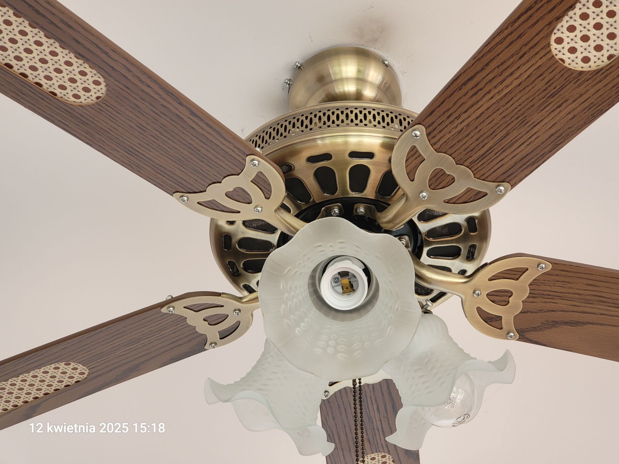 Lampa sufitowa z wiatrakiem