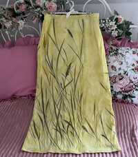 Długa spódnica żółta trawy rośliny L