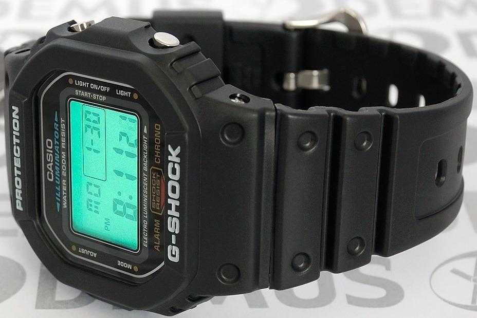 Справжній чоловічий годинник Casio G-Shock (DW-5600E-1V)