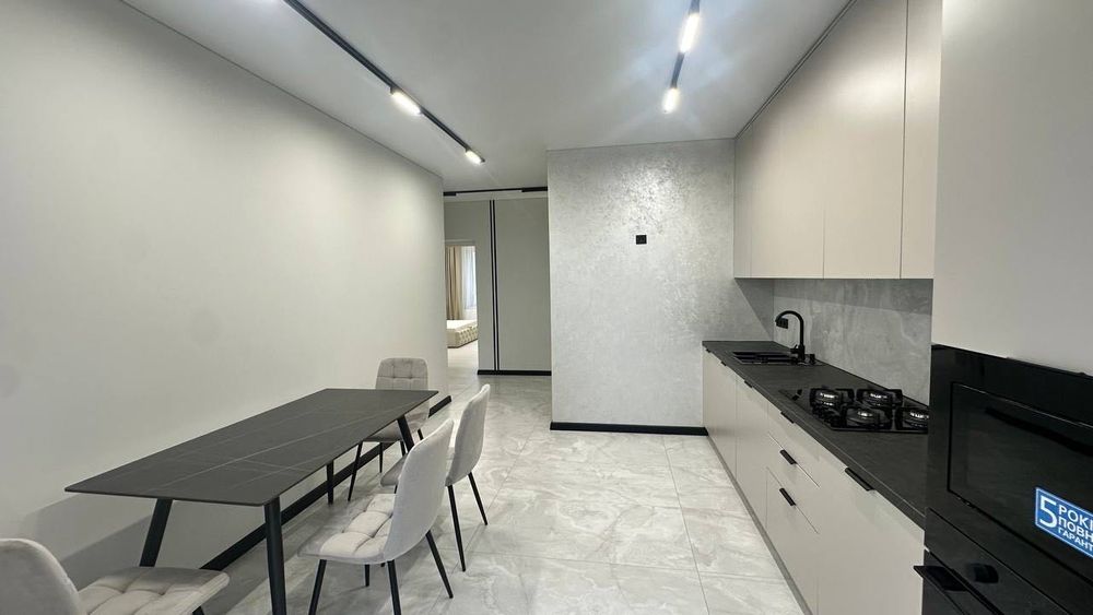 Продаж 2 км квартири поруч з озером