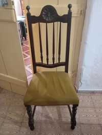Cadeira antiga forrada