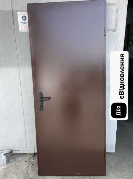 металеві двері зі складу