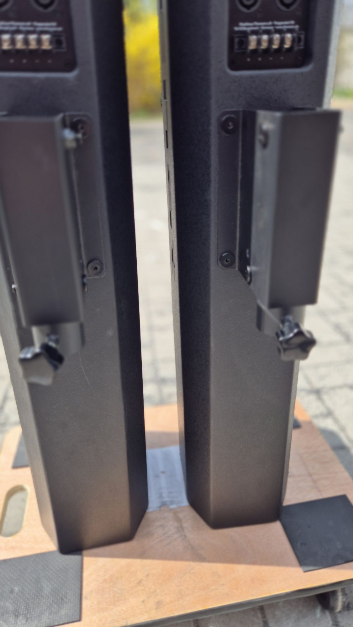 Kolumny głośnikowe vertical array. Achat 804 MKII.