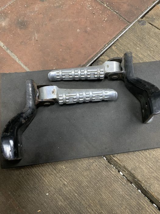 Підніжки Yamaha задні