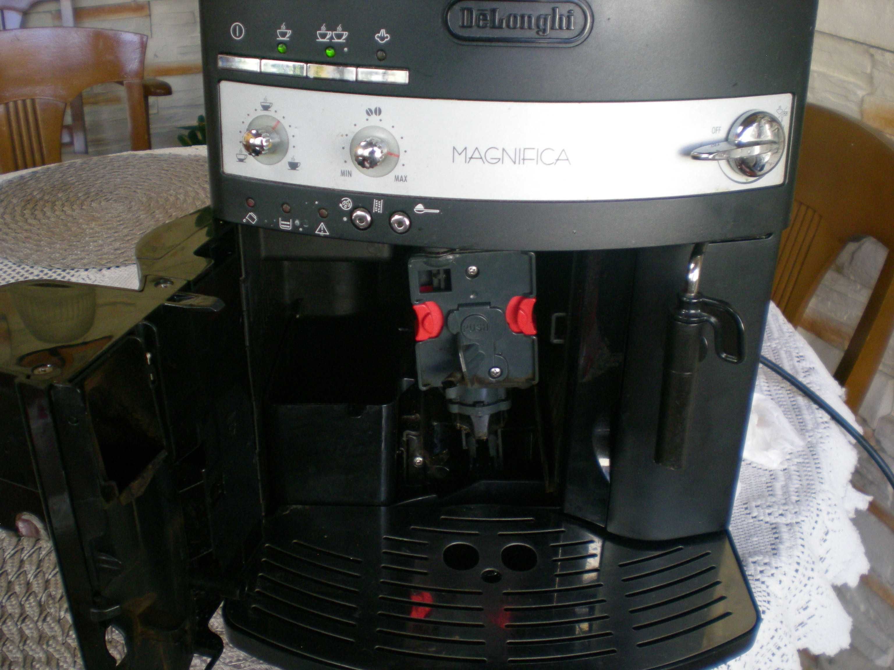 Ekspres Delonghi Magnifica Ecam 3000 B ekspres ciśnieniowy