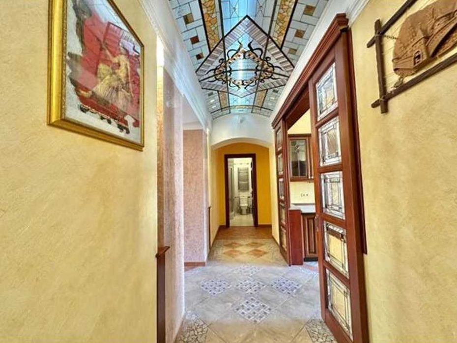 Продаж  4-кв. в австрійському будинку на вул. Некрасова (Ю. Руфа)