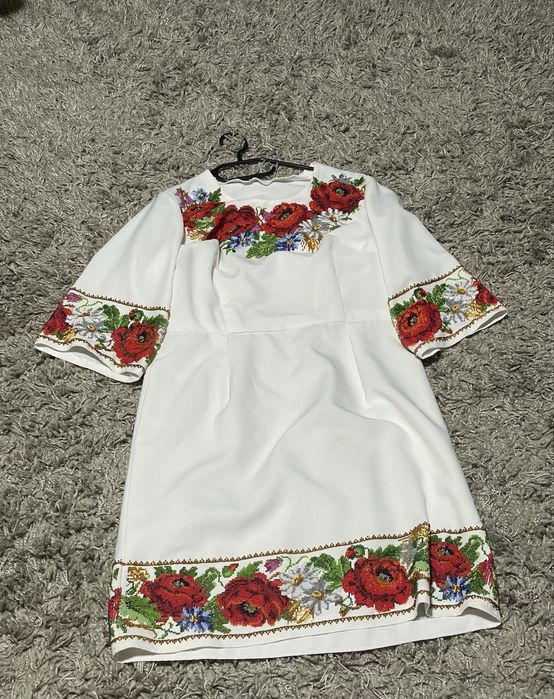Вишита біскром сукня