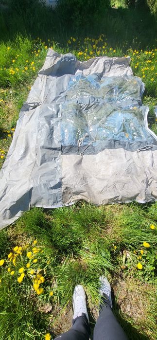 Przedsionek wraz ze stelażem 4,2 m × 2,5 m uszkodzony