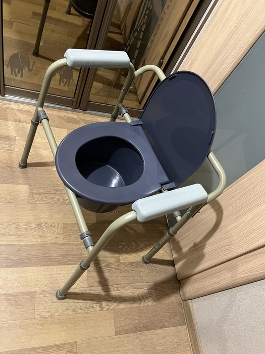Крісло-туалет, стул-туалет