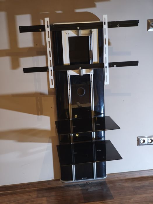 Wieszak pod tv ścienny