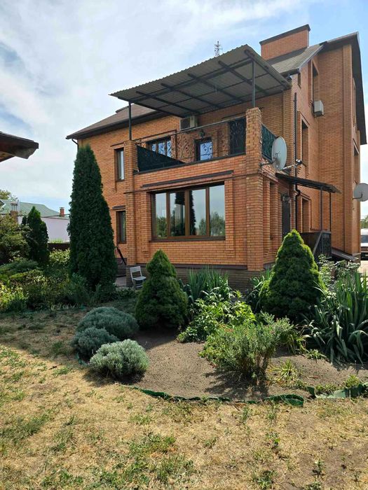 Продам капитальный дом  в Обуховке, рядом река, сосновый лес.