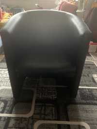 Fotel koloru czarnego