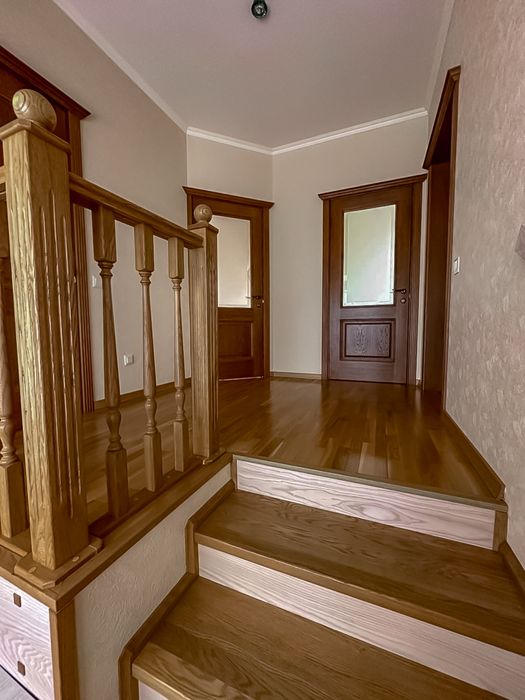 Продаж будинку з ремонтом. Центр. Велика ділянка. Озеро поруч.