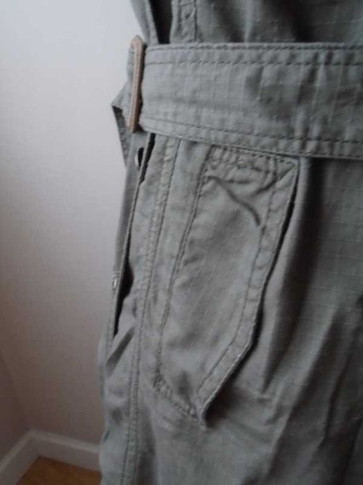 Casaco gabardine estilo militar verde seco