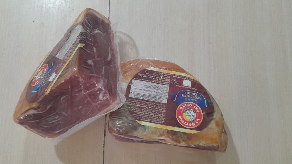 Мясо сыровяленное Прошуто . Италия