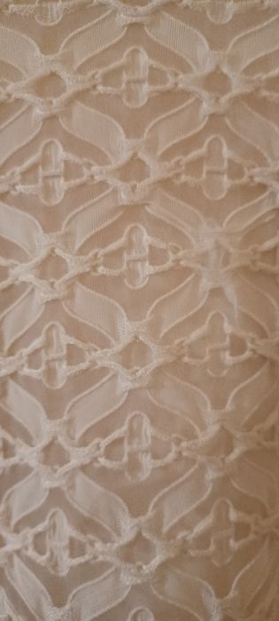 Beżowa sukienka koronkowa