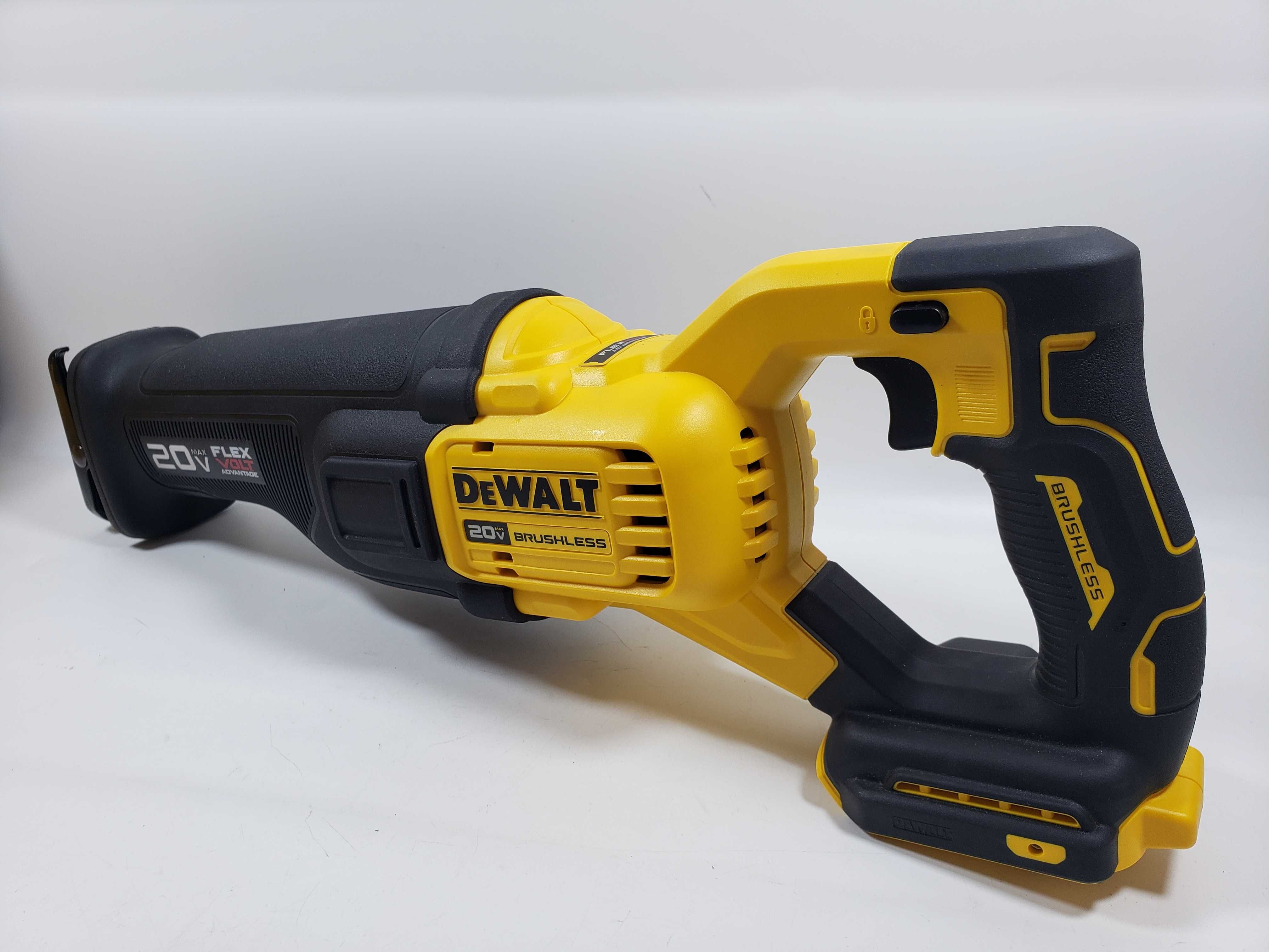 DeWALT DCS386 FLEXVOLT 20V MAX Безщіткова шабельна сабельна пила