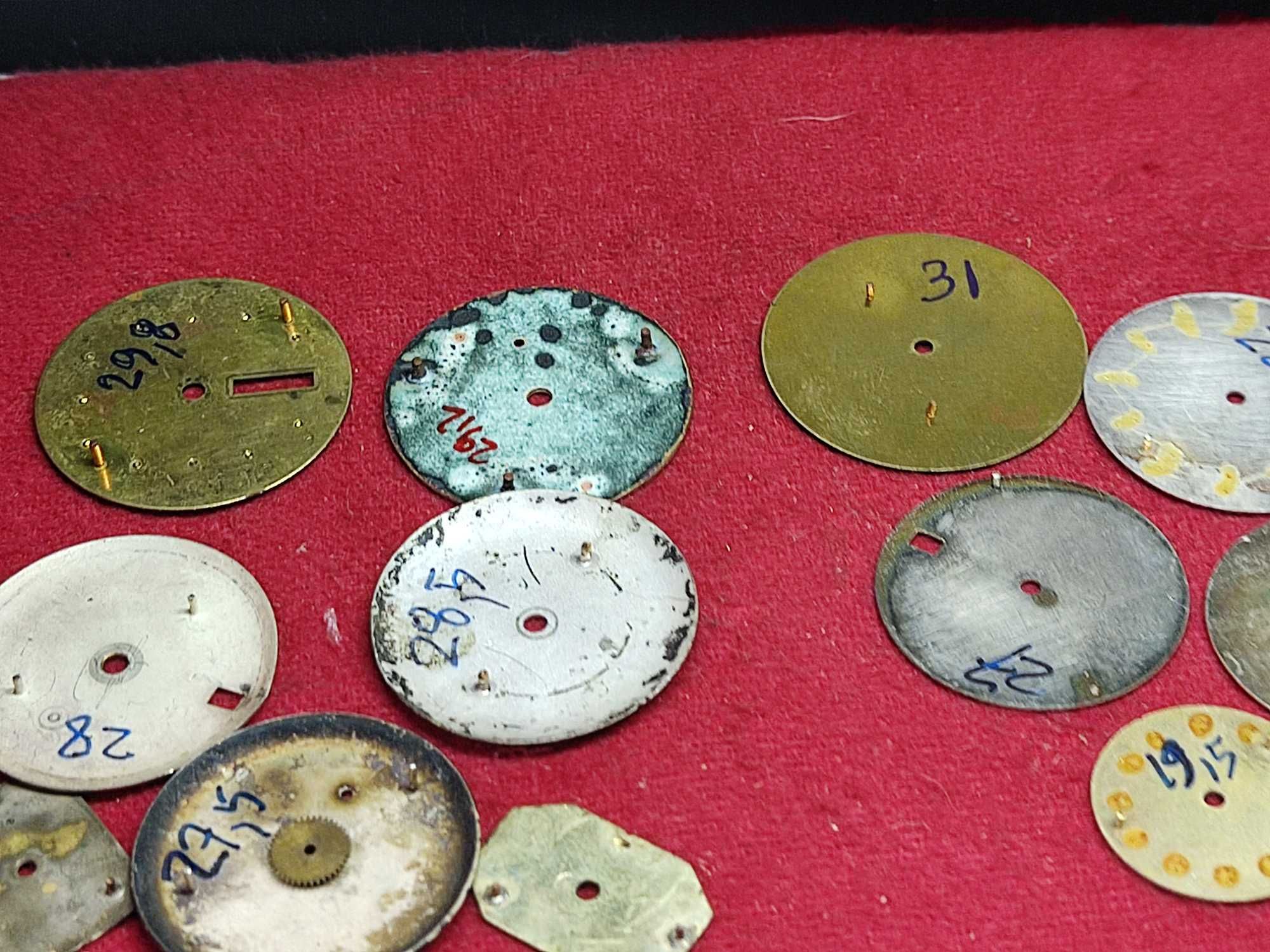Lote de mostradores de relogio de pulso, 556