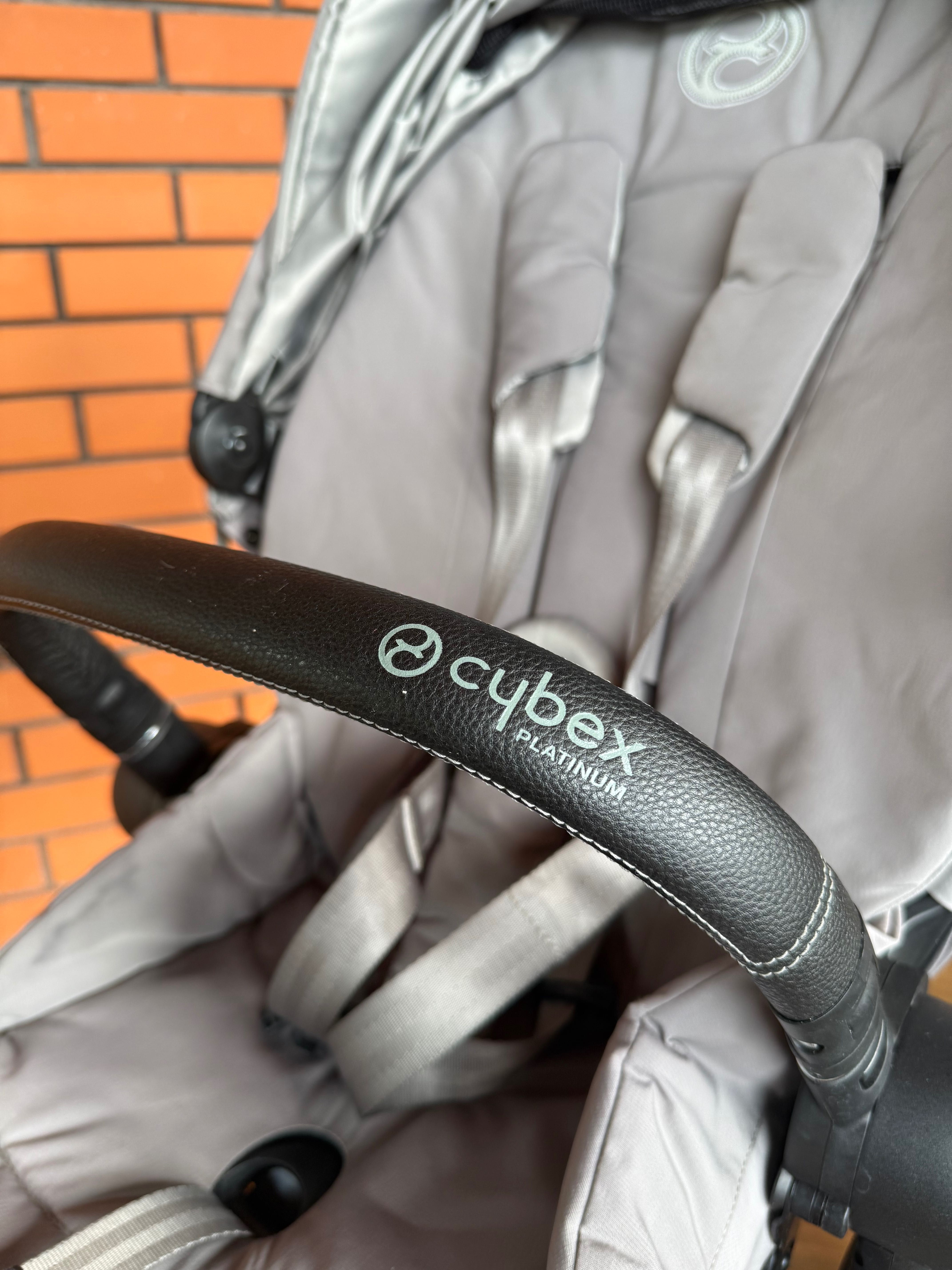 Cybex Priam 4. Chrome Black Gray