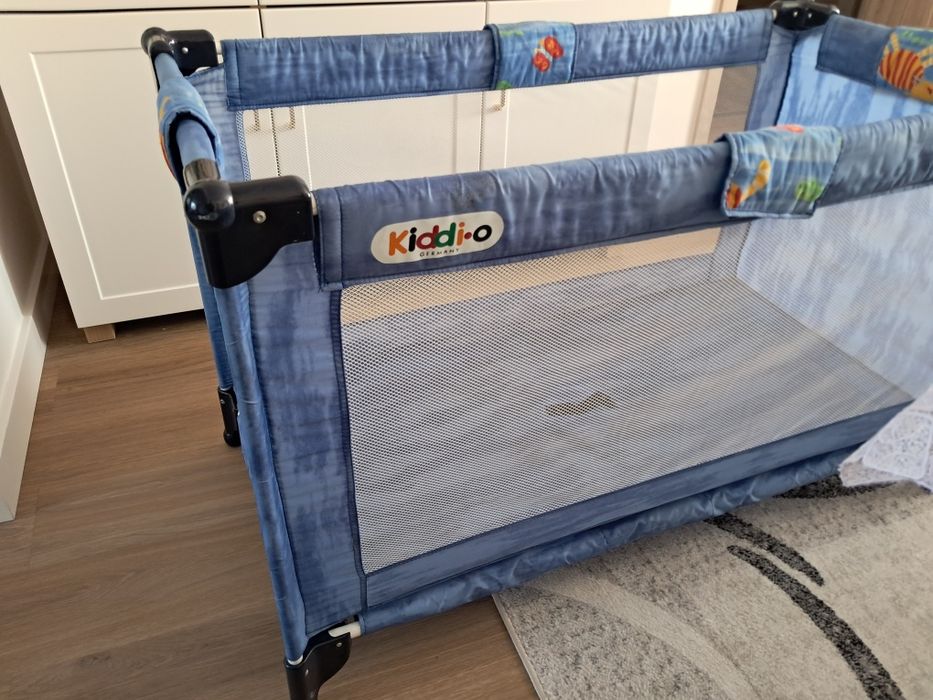 Łóżeczko turystyczne niebieskie Kiddi. Stan ogólny dobry, z minusów ra
