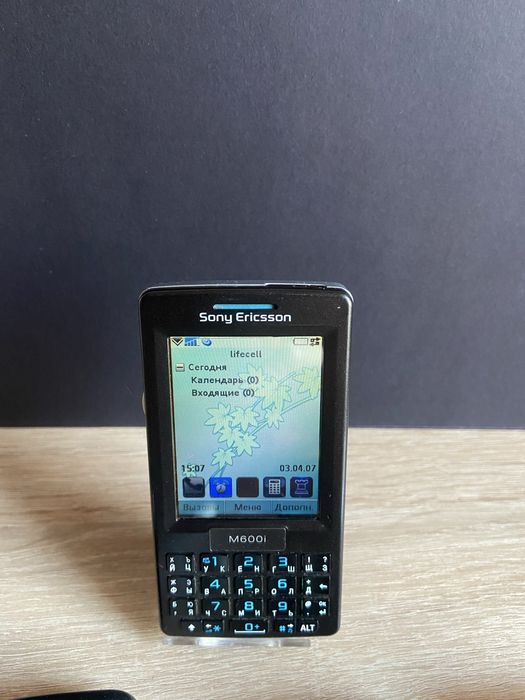 Мобильный телефон Sony Ericsson M600i