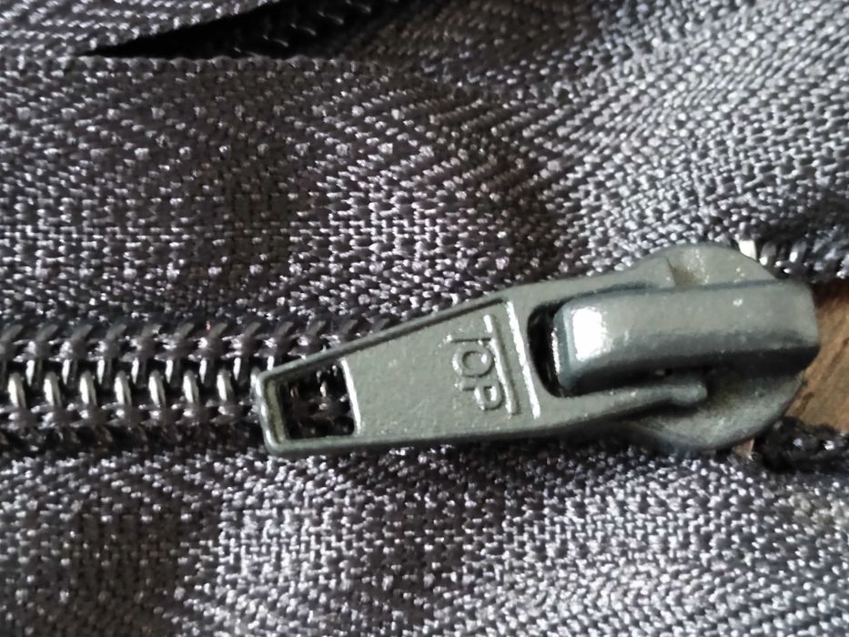 Zamki błyskawiczne żyłkowe Top, różne długości.