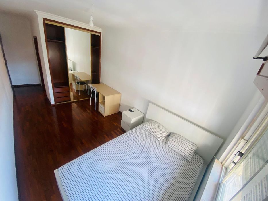 Alugo Quartos para casal em Cacém