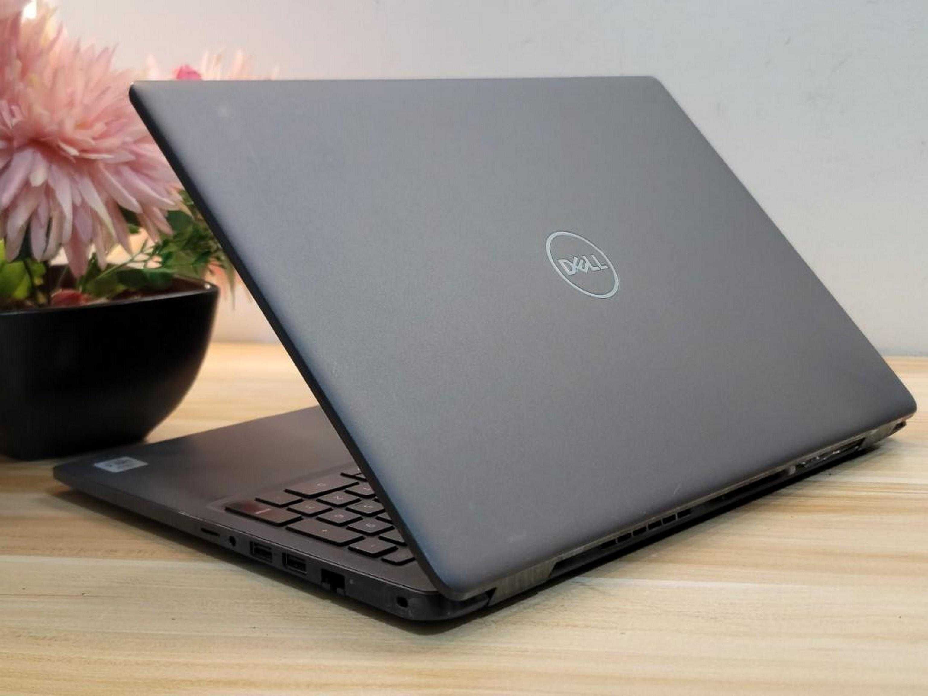 Dell Vostro 15.6" Octacore i5/8GB/256Nvme gama Profissional