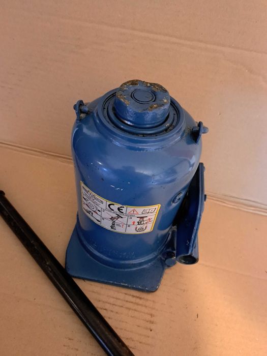 Lewarek - Podnośnik hydrauliczny 12t