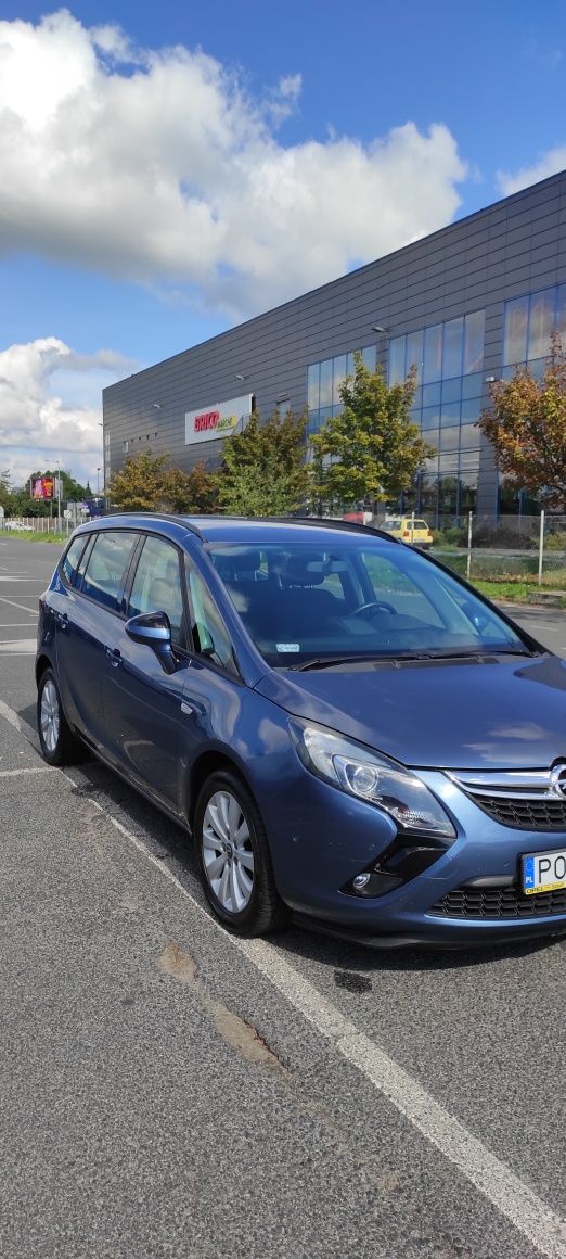 Opel Zafira rocznik 2015