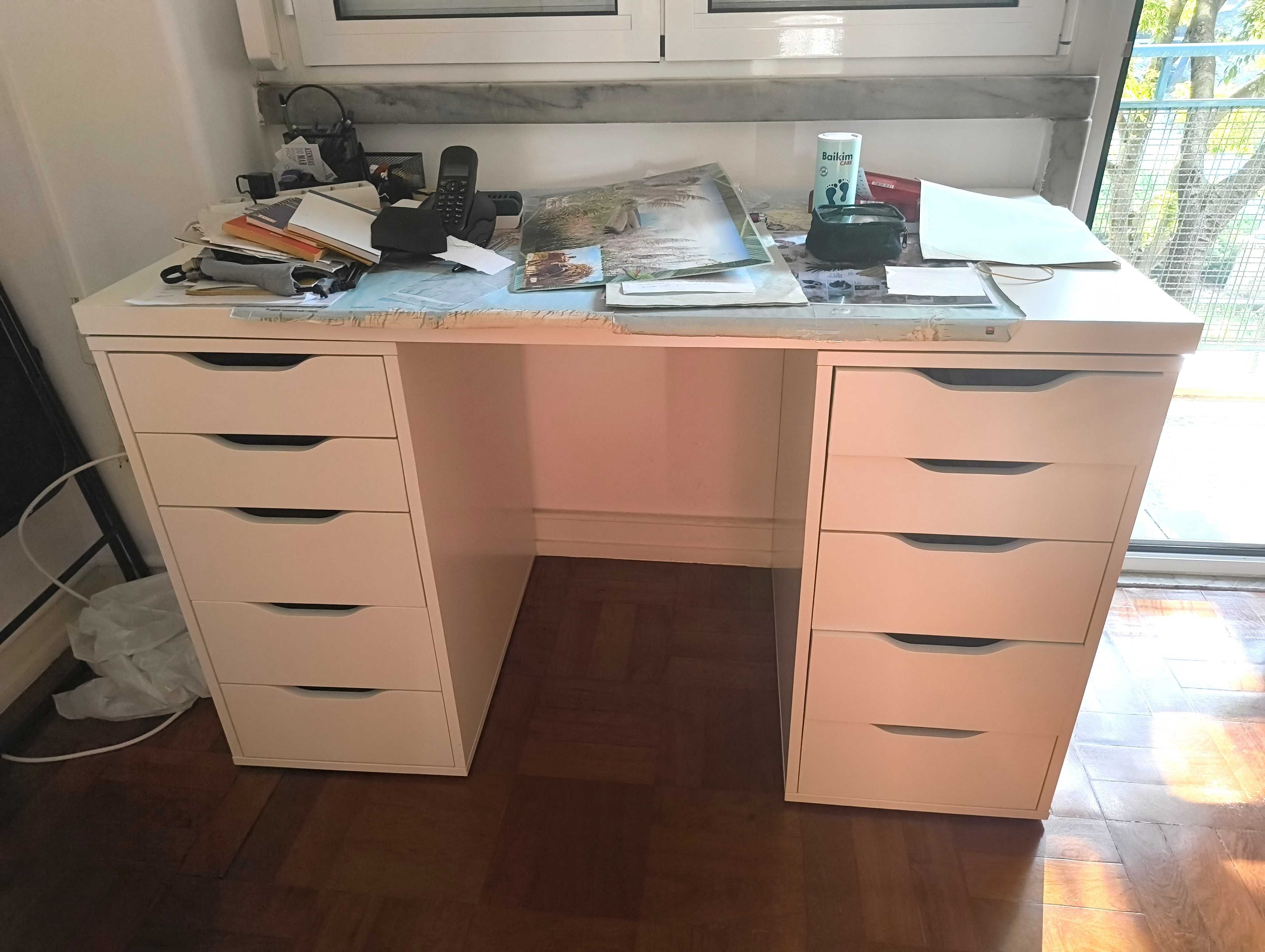 secretaria IKEA com gavetas