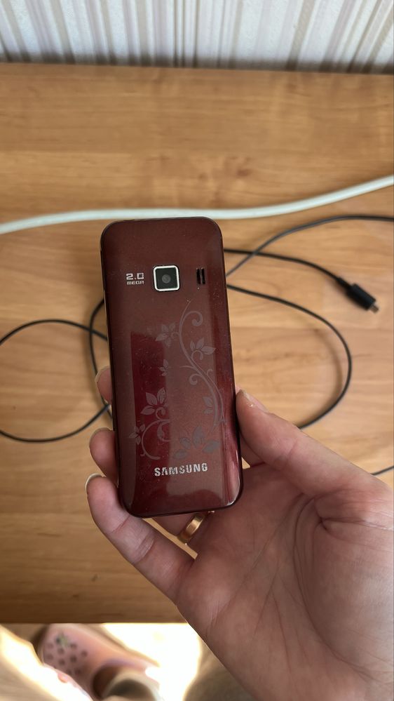 Кнопочний телефон Samsung,