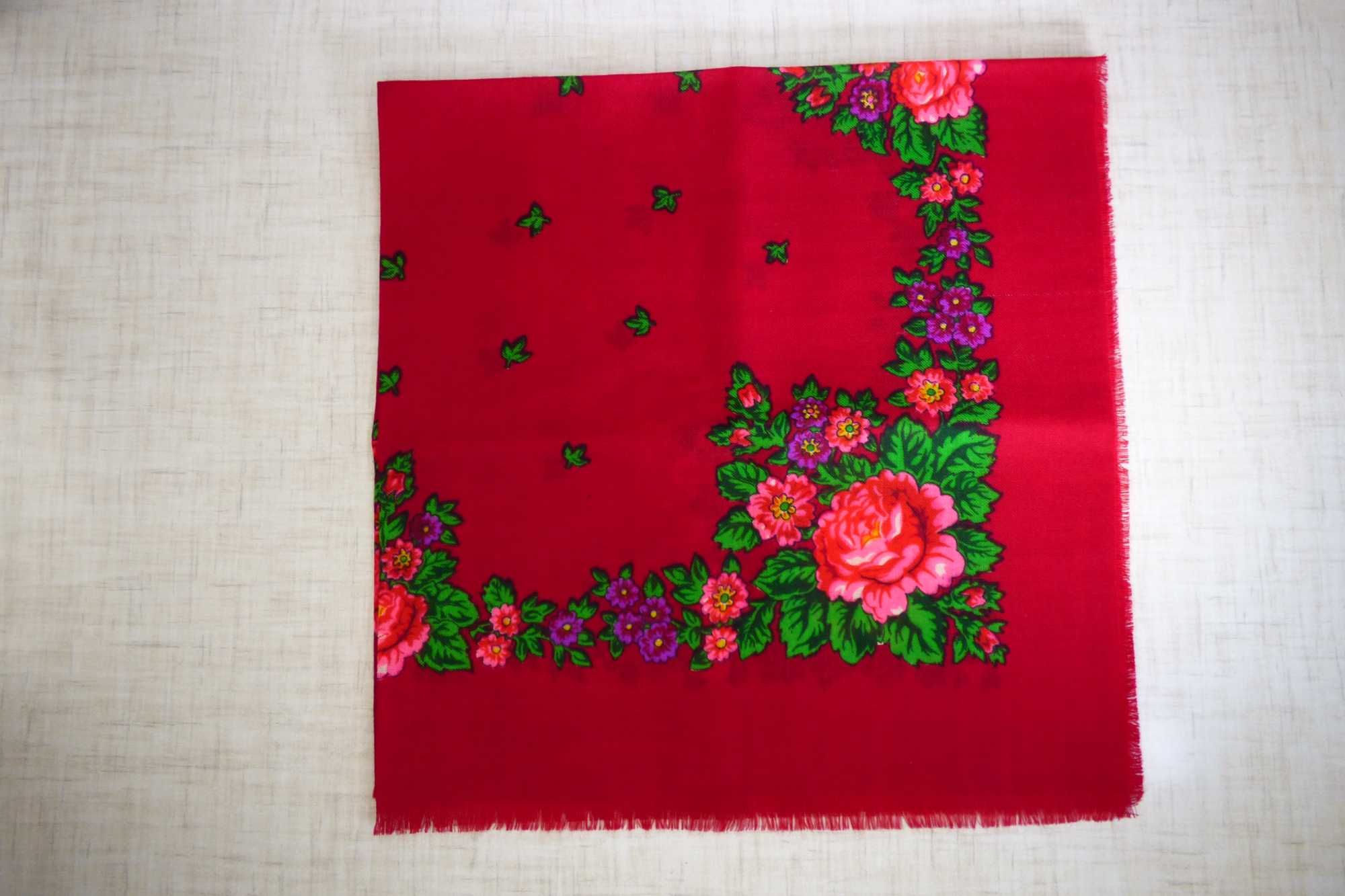 Красный шерстяной платок в розы новый, тонкий теплый платок - шарф
