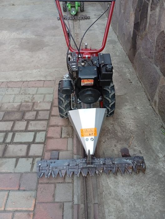 Бензинова сегментна сінокосарка ..