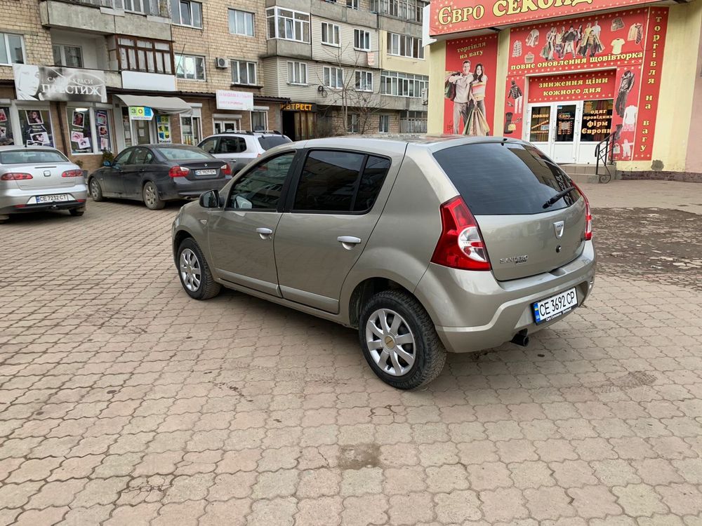 Dacia Sandero 1.6mpi. Хороший стан.