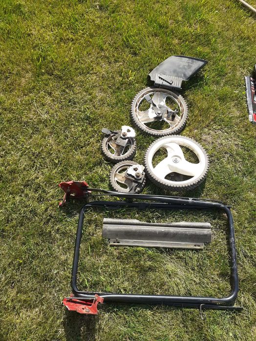 Sprzedam osprzęt obudowy kosiarki