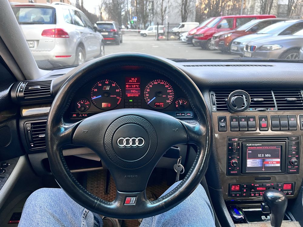 Продам Audi S8