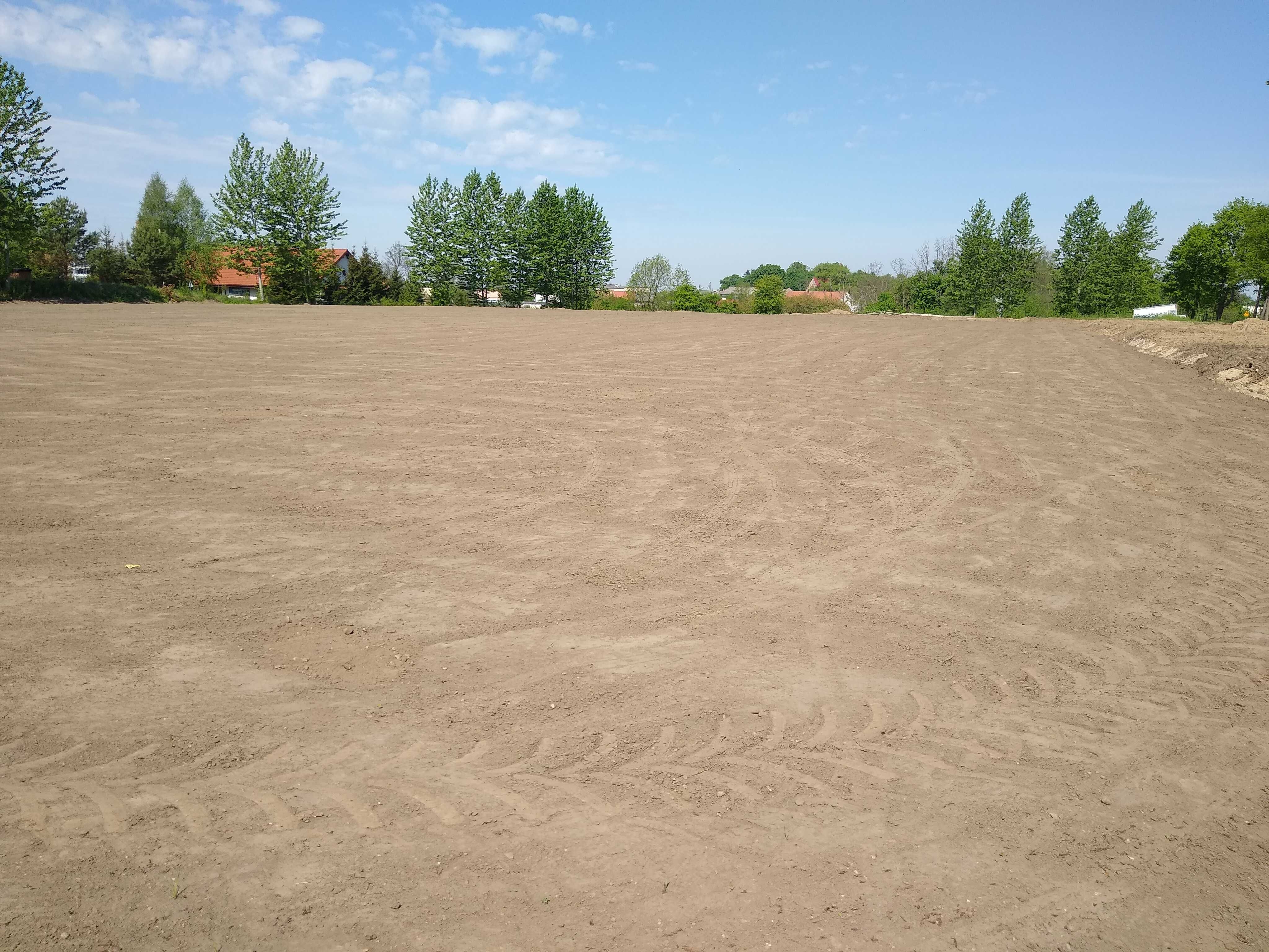 Podsiew traw użytków zielonych łąki i boisk piłkarskich siewnik Vredo