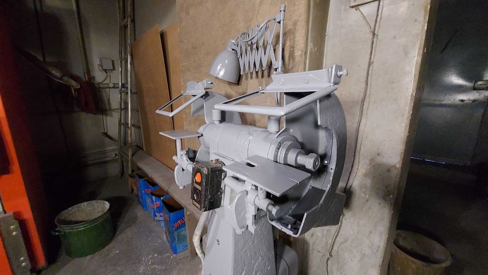 Заточной, наждак, точильный. литой, двухсторонний. СССР.