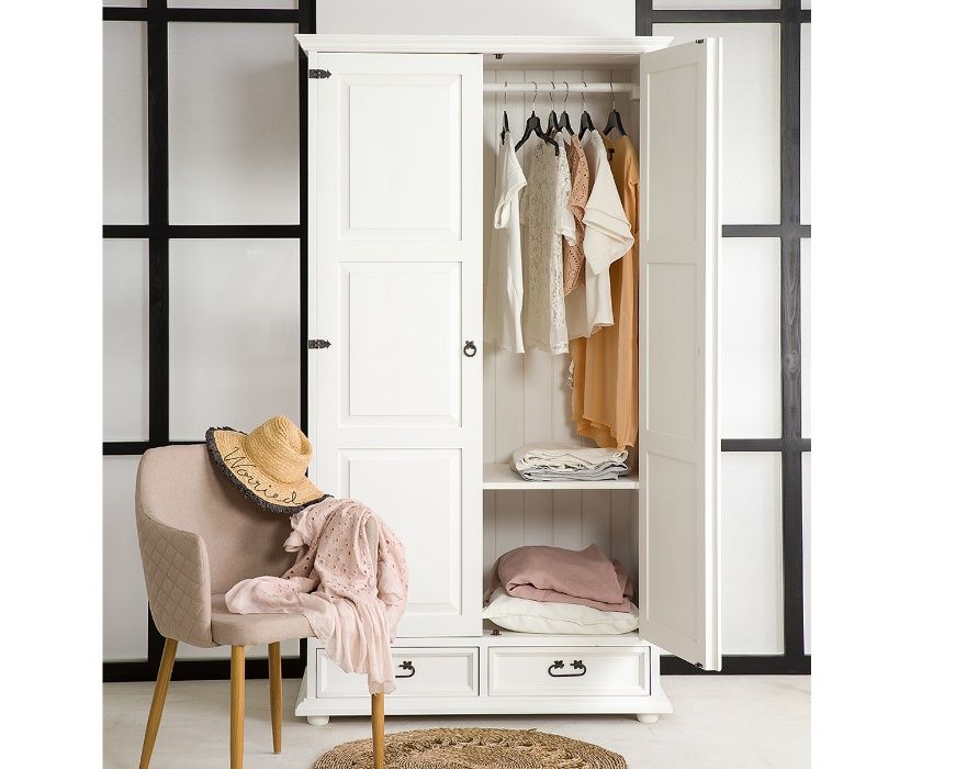 Rustykalna szafa dwudrzwiowa z szufladami, drążek na ubrania