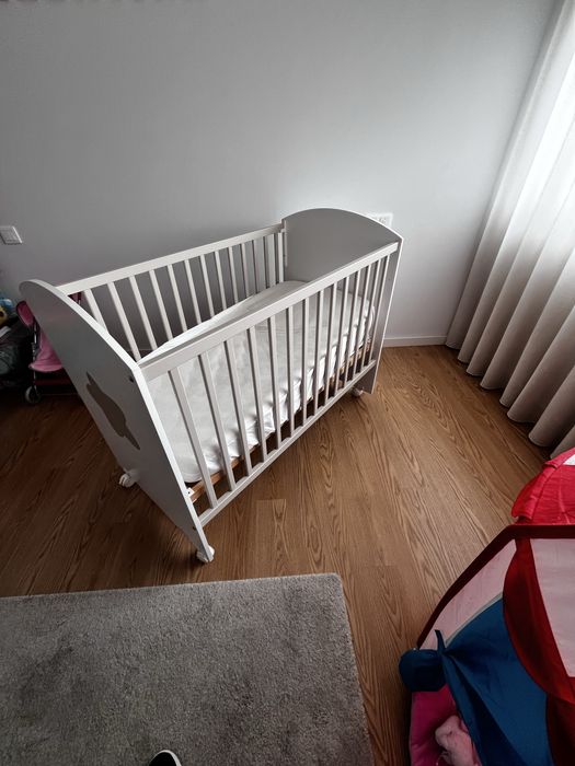 Berço + comoda banheira combinado + colchão