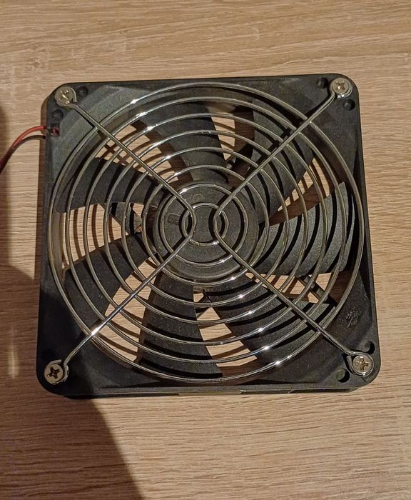 Wentylator z zasilacza komputerowego 12v 0.3A