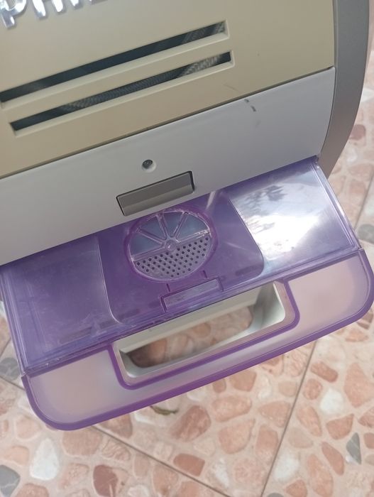 Tábua de passar a ferro elétrica PHILIPS.