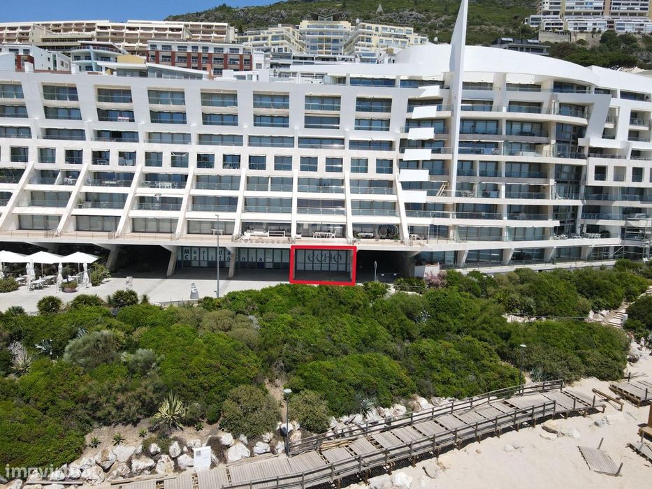 Loja com Localização de Excelência na Praia da Califórnia