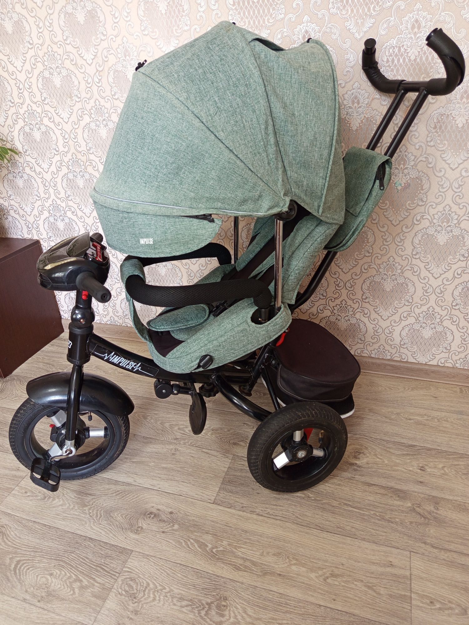 Велосипед з батьківською ручкою Tilly Impulse