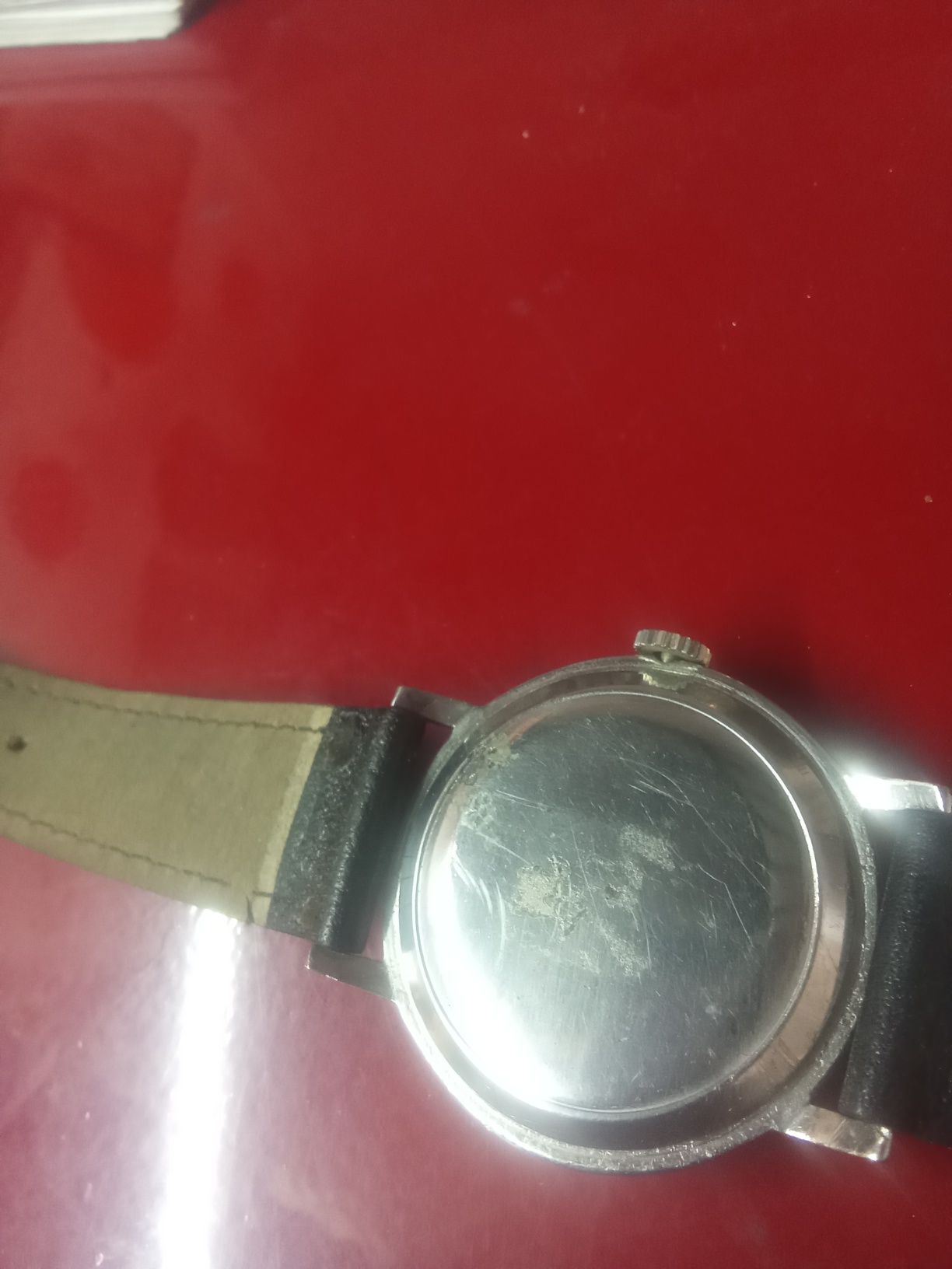 Omega Estrela Vermelha. Aço.