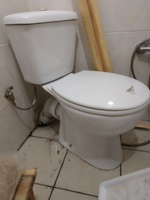 Унітаз і умивальник віддам безкоштовно