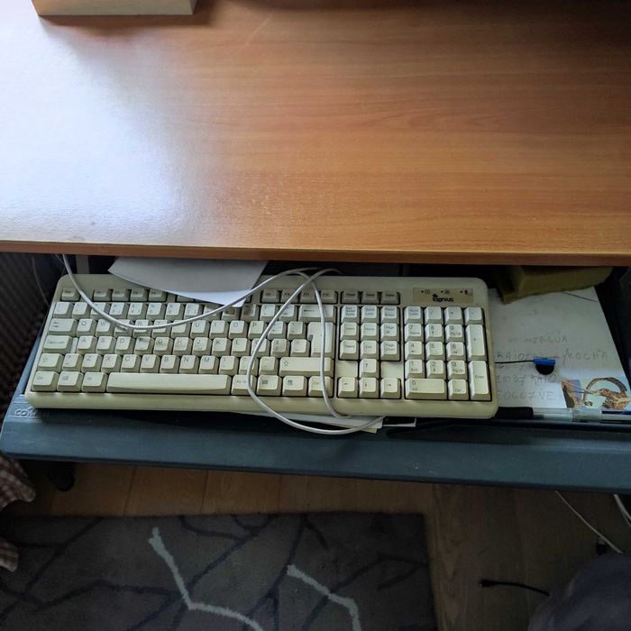 Secretária Staples com prateleira para impressora e outra p teclado