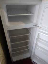 Холодильник невеликий (для однієї людини) б/у