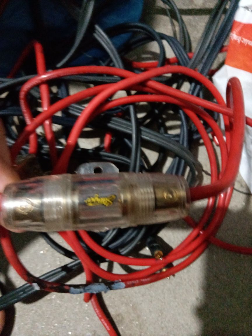 Cabo de 7mm + fusível + divisor com 4 saídas tudo banhado a ouro